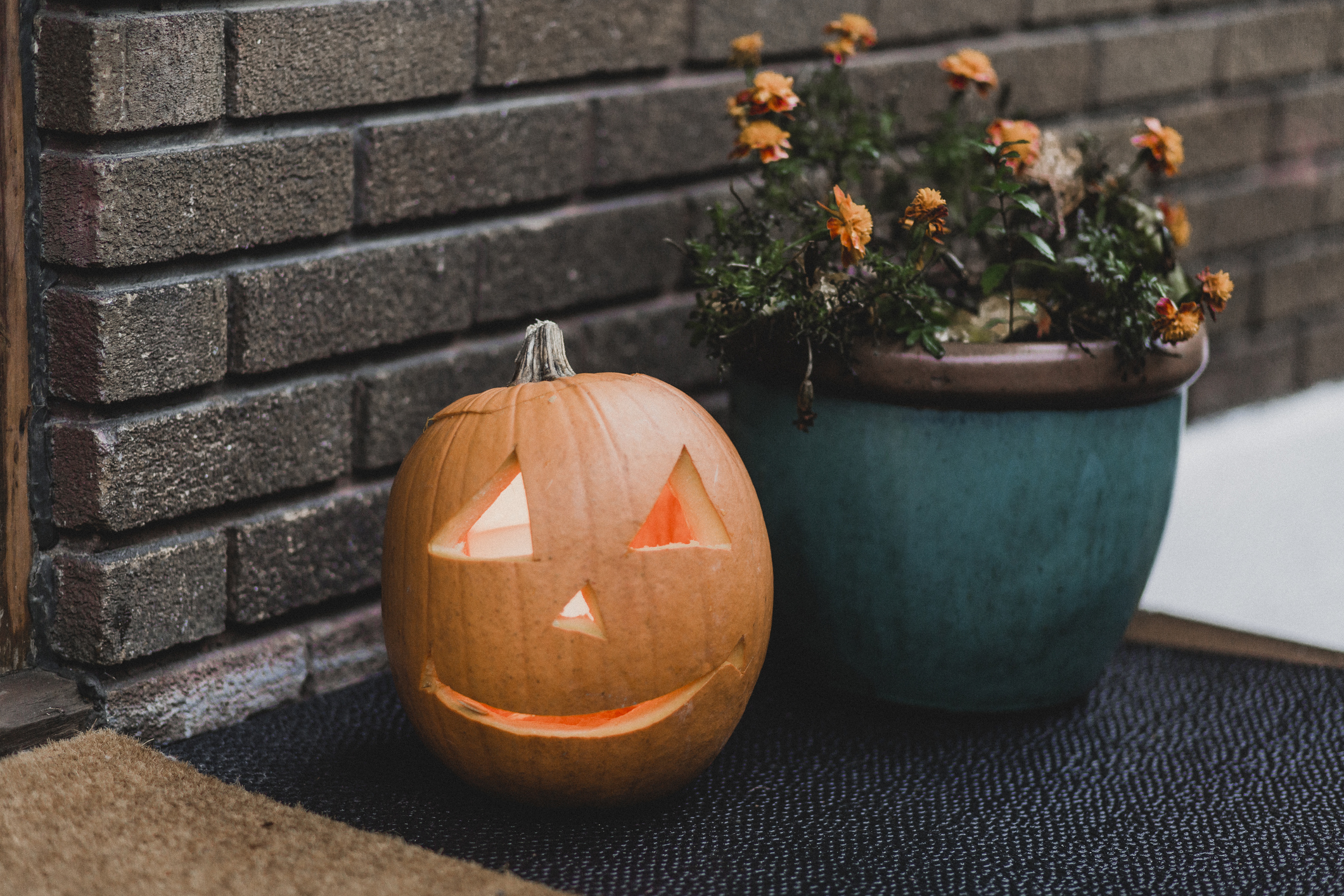 14 Tips + Ideas for Decorating Your Home for Halloween